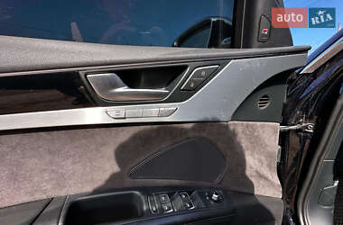 Седан Audi S8 2013 в Виннице