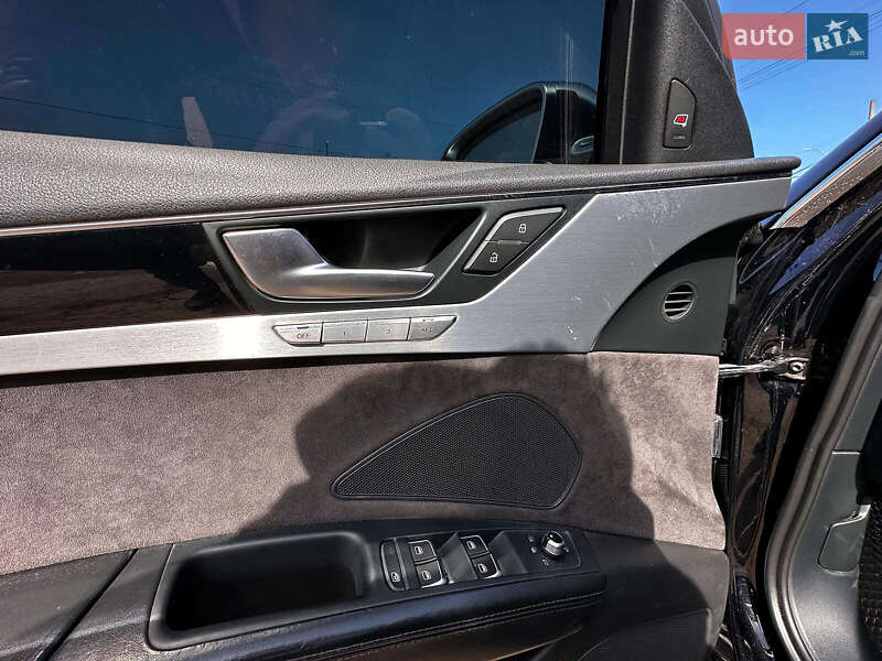 Седан Audi S8 2013 в Вінниці