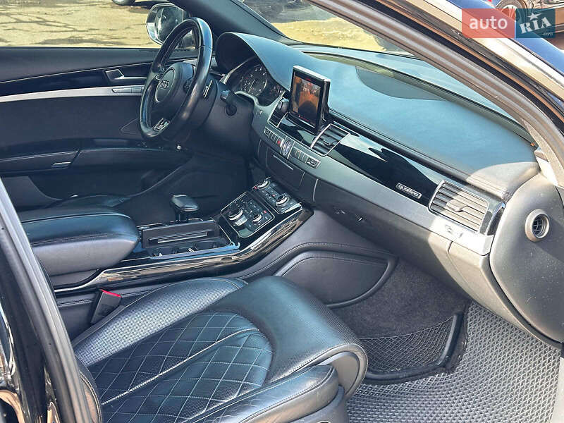 Седан Audi S8 2013 в Вінниці