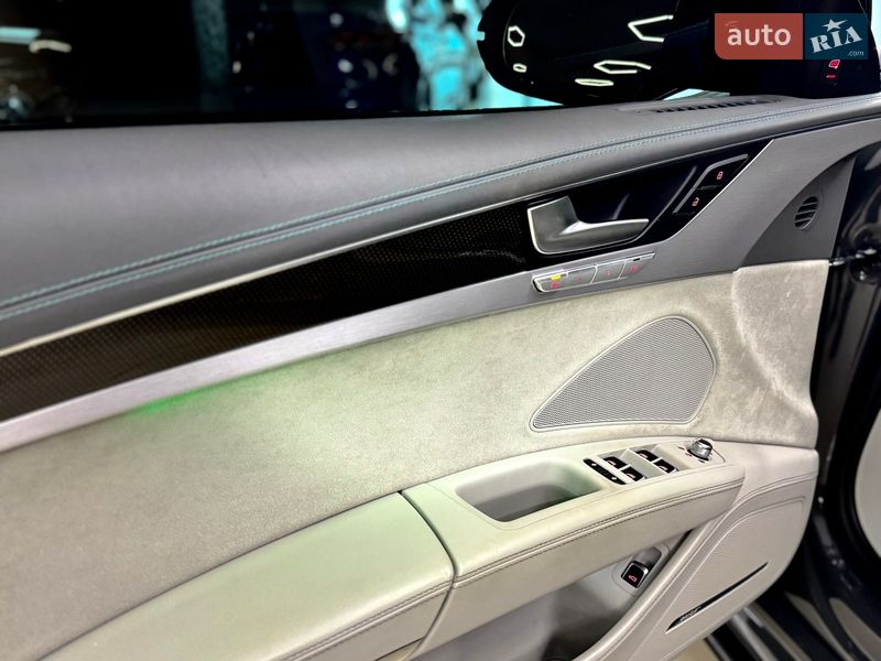 Седан Audi S8 2016 в Николаеве