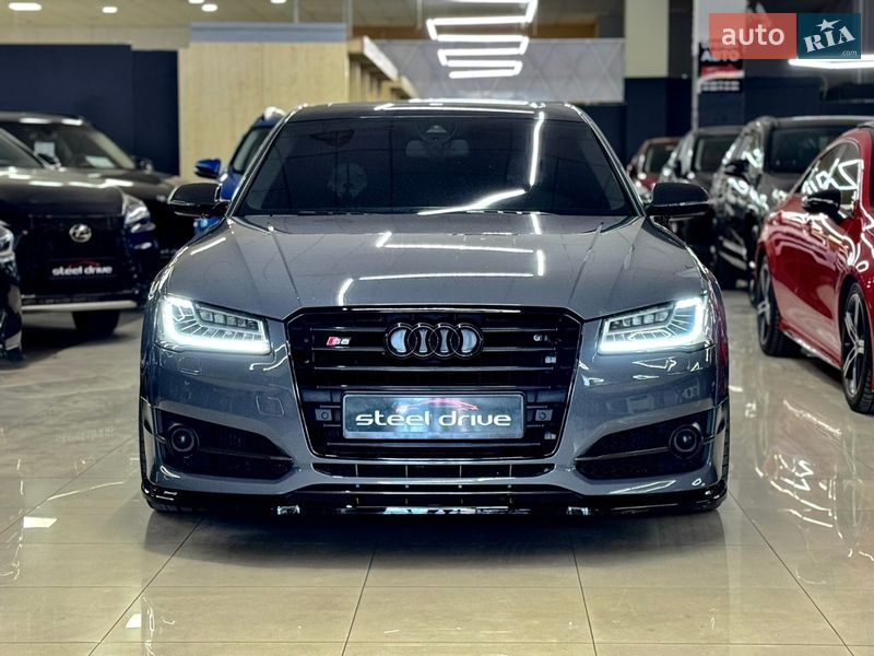 Седан Audi S8 2016 в Николаеве
