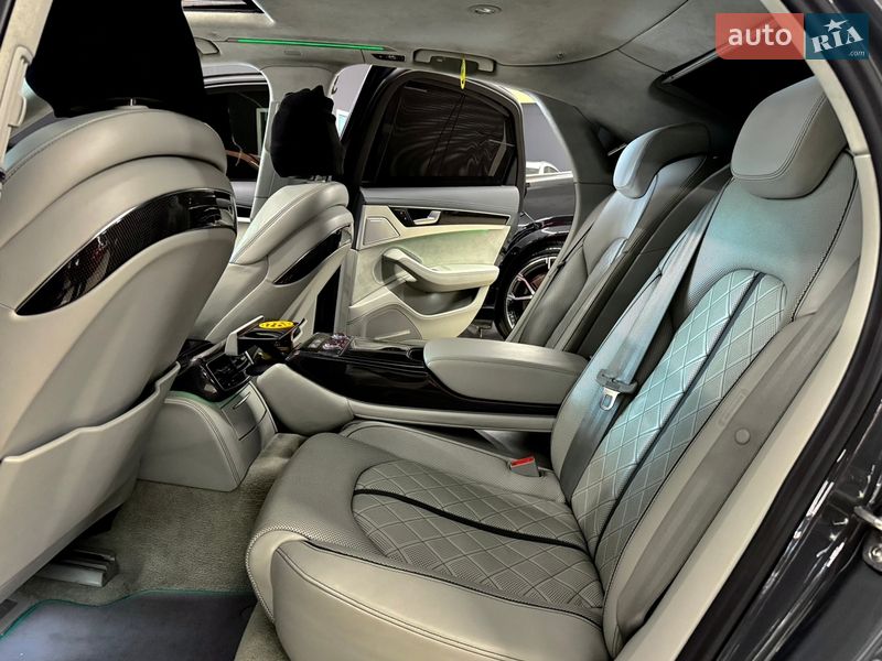 Седан Audi S8 2016 в Николаеве