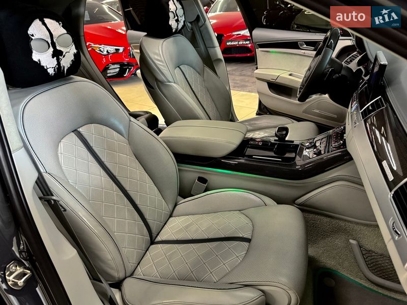 Седан Audi S8 2016 в Николаеве