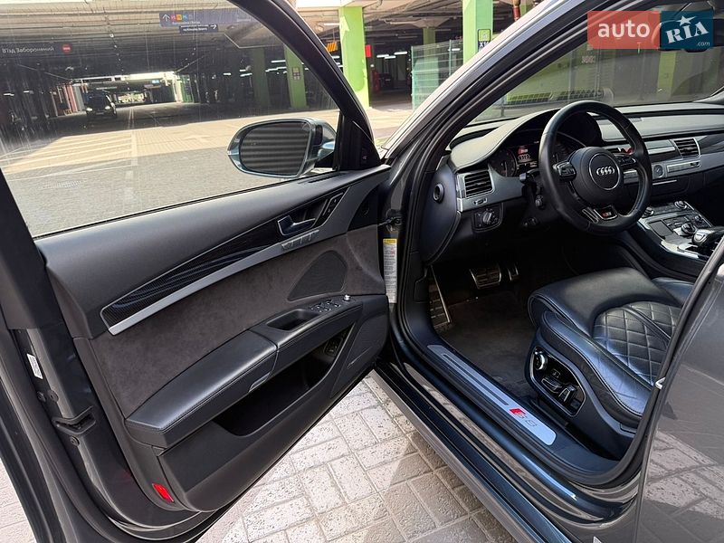 Седан Audi S8 2012 в Киеве