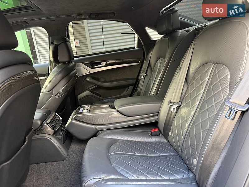 Седан Audi S8 2012 в Киеве