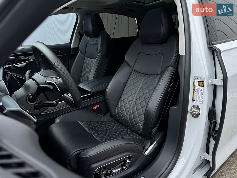 Седан Audi S8 2023 в Черновцах фото 24 Седан Audi S8 2023 в Черновцах