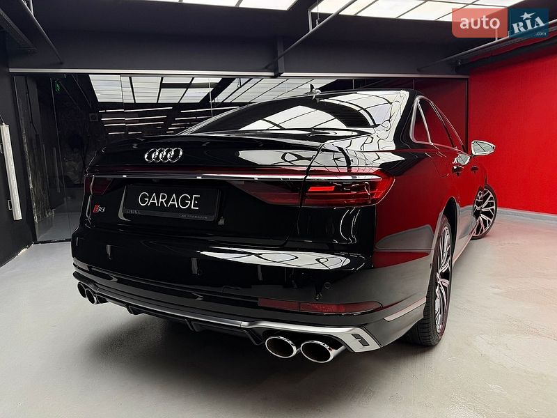 Седан Audi S8 2023 в Києві