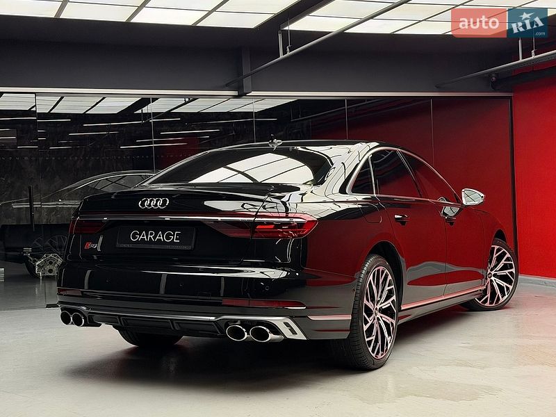 Седан Audi S8 2023 в Києві