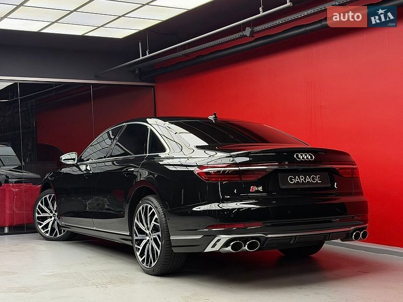 Седан Audi S8 2023 в Києві