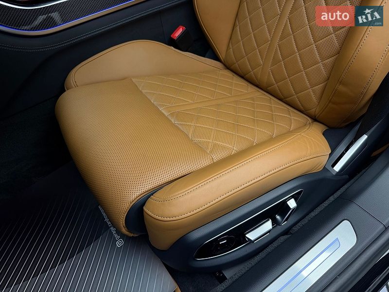 Седан Audi S8 2023 в Києві