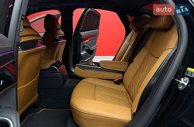 Седан Audi S8 2023 в Києві