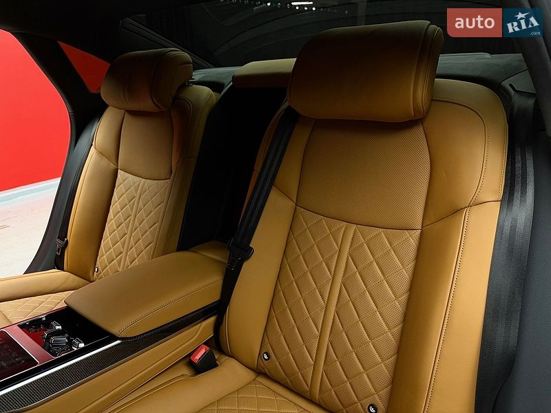 Седан Audi S8 2023 в Києві