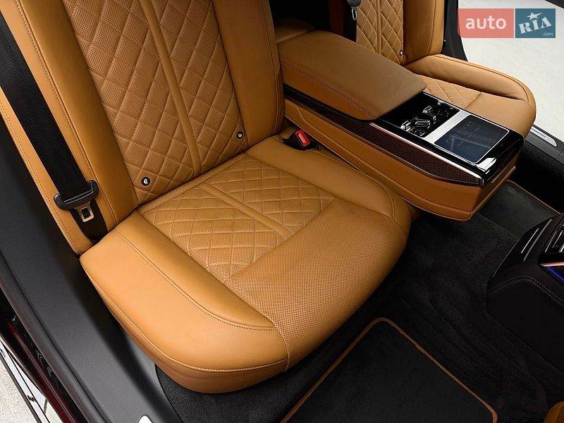 Седан Audi S8 2023 в Києві