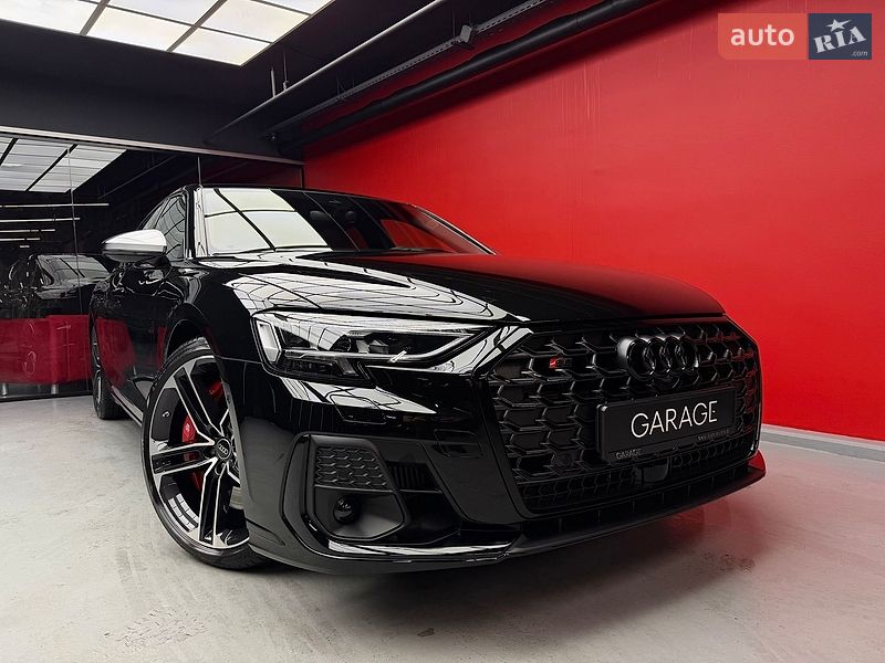 Седан Audi S8 2026 в Киеве