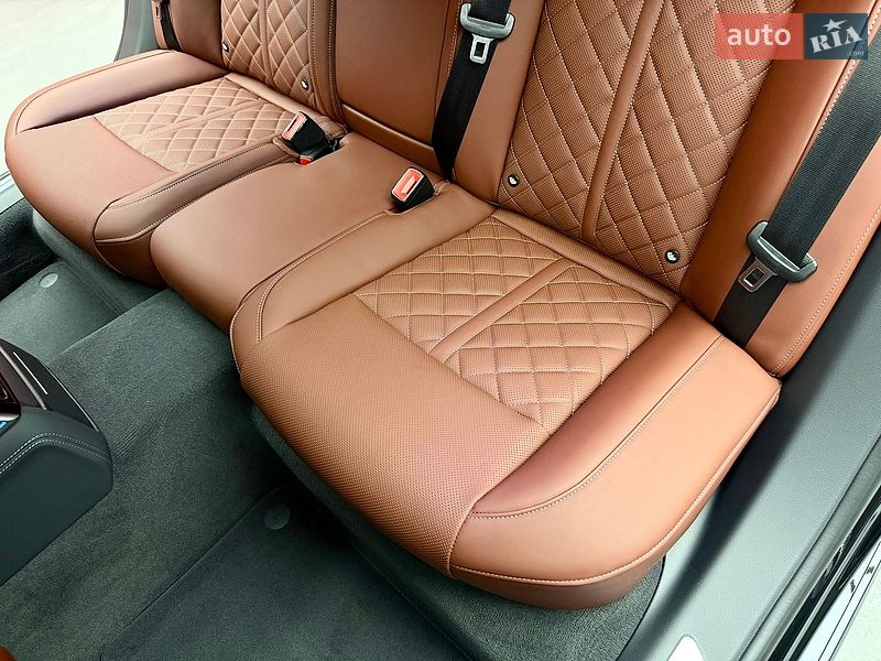 Седан Audi S8 2026 в Киеве