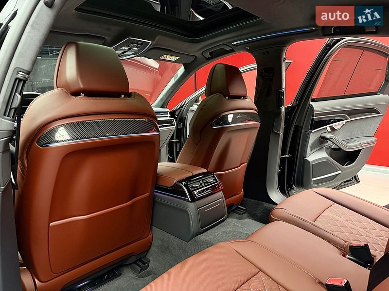 Седан Audi S8 2026 в Киеве