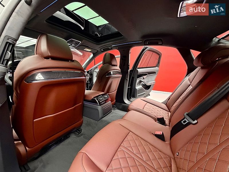 Седан Audi S8 2026 в Киеве