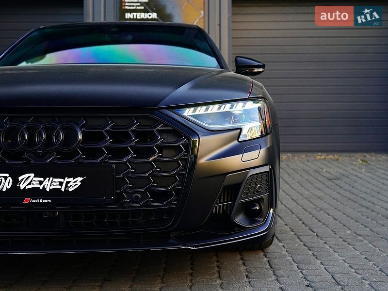 Седан Audi S8 2024 в Львове