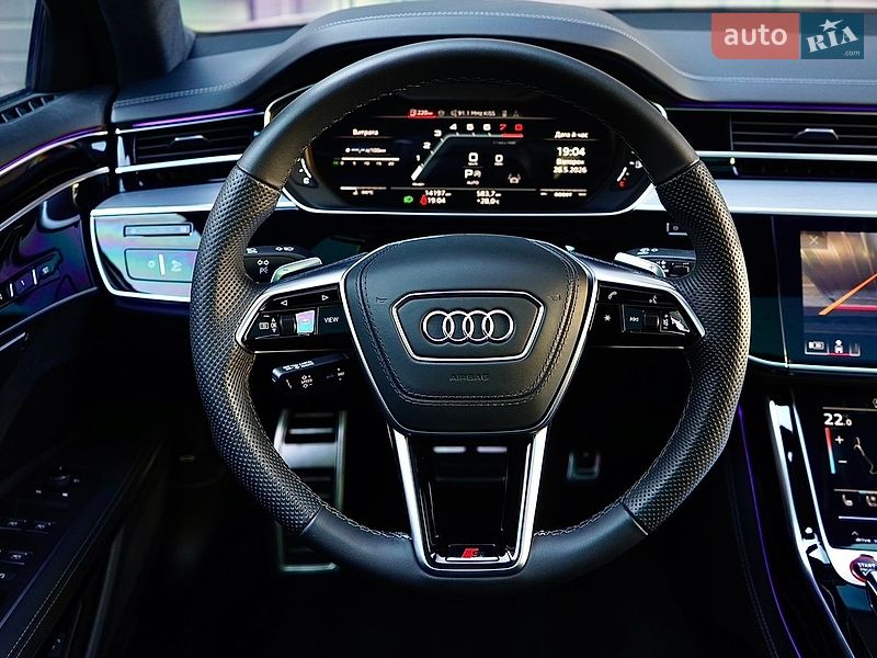 Седан Audi S8 2024 в Львове