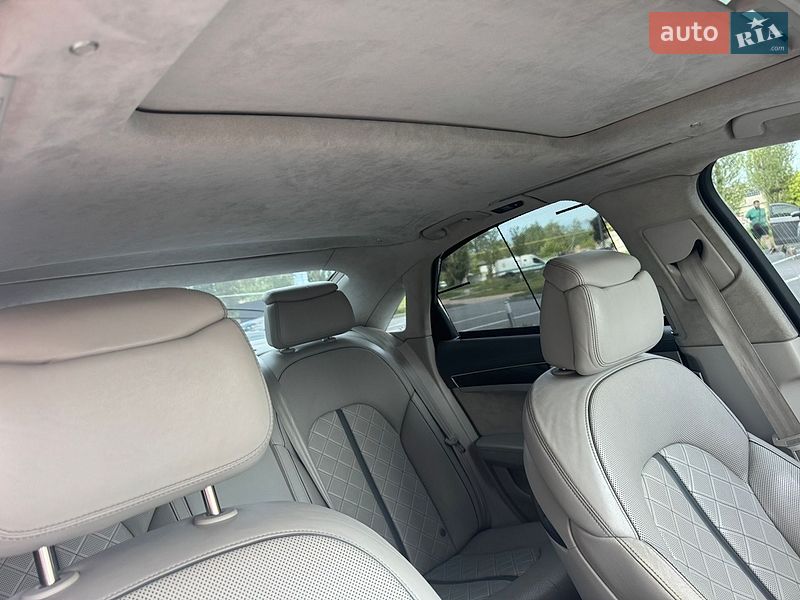 Седан Audi S8 2012 в Чернигове