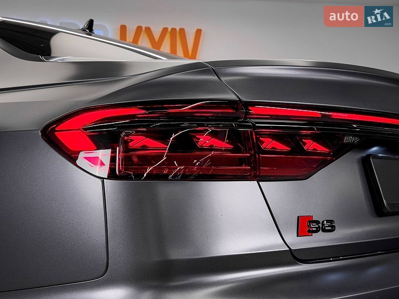 Седан Audi S8 2026 в Києві