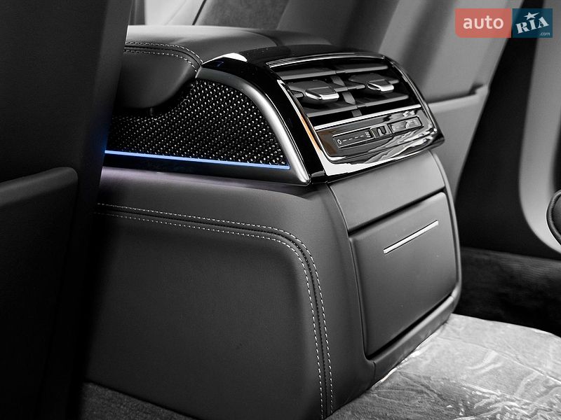 Седан Audi S8 2026 в Києві