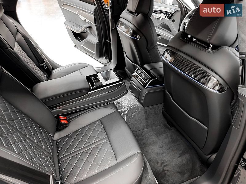 Седан Audi S8 2026 в Києві