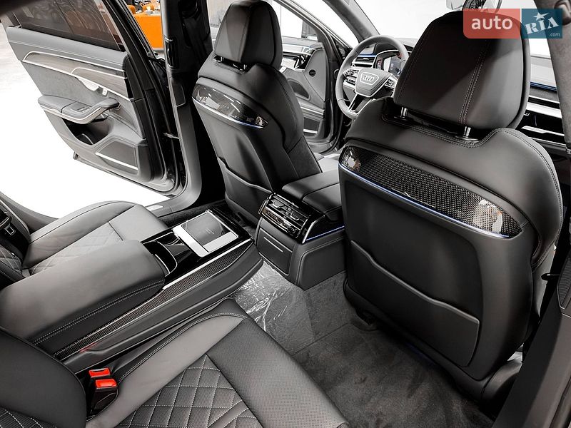 Седан Audi S8 2026 в Києві