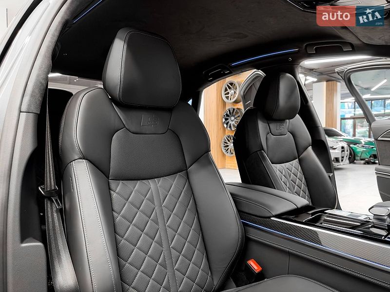 Седан Audi S8 2026 в Києві