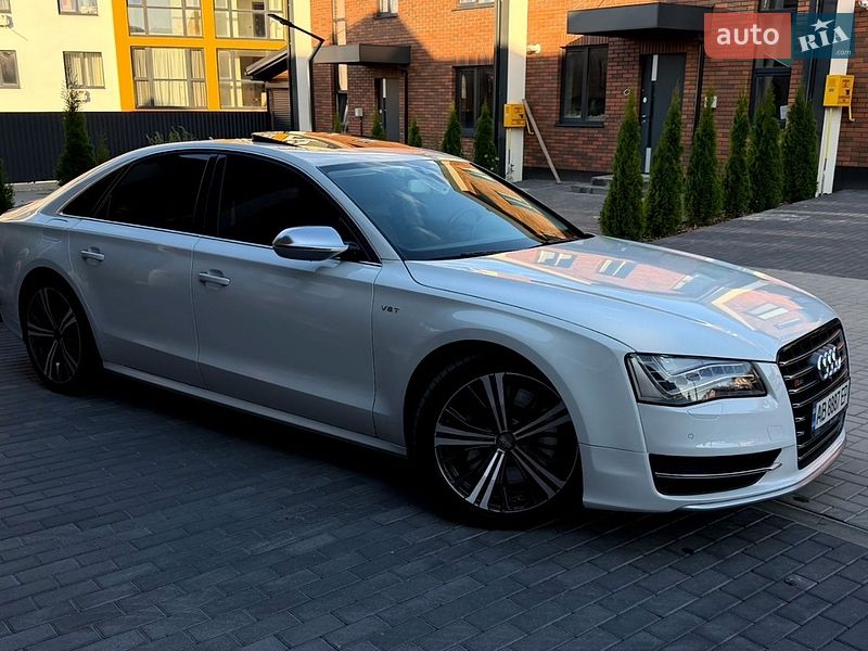 Седан Audi S8 2014 в Вінниці