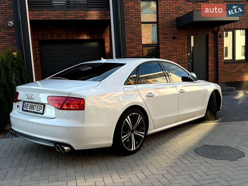 Седан Audi S8 2014 в Вінниці