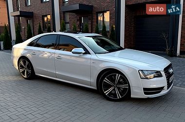 Седан Audi S8 2014 в Вінниці