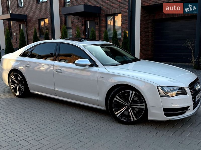 Седан Audi S8 2014 в Вінниці