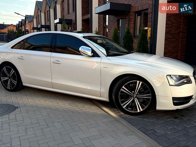 Седан Audi S8 2014 в Вінниці