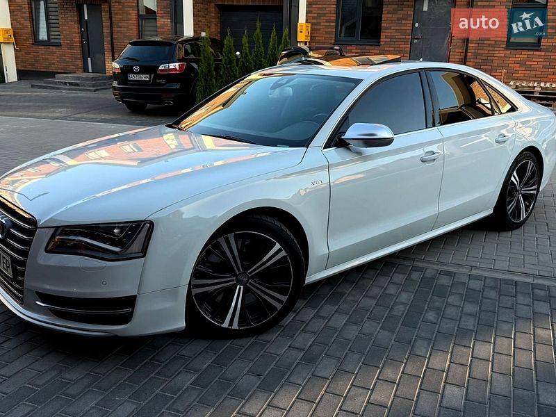 Седан Audi S8 2014 в Вінниці