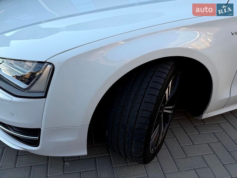 Седан Audi S8 2014 в Вінниці