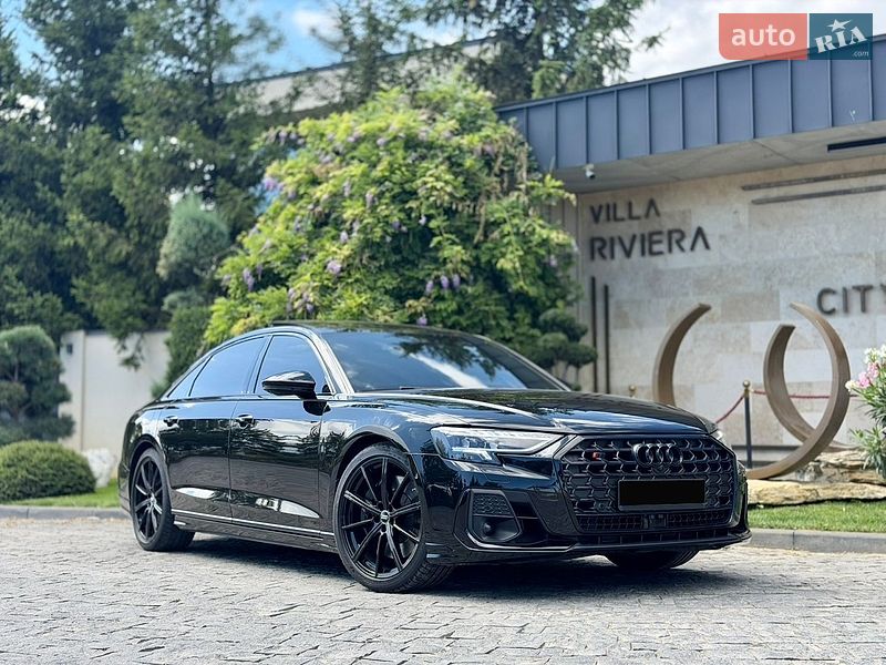 Седан Audi S8 2024 в Львове
