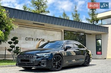 Седан Audi S8 2024 в Львове
