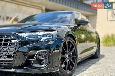 Седан Audi S8 2024 в Львове