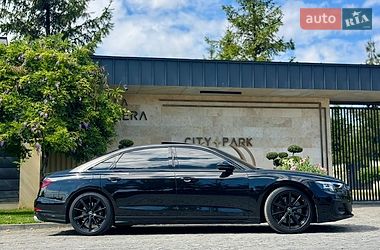 Седан Audi S8 2024 в Львове