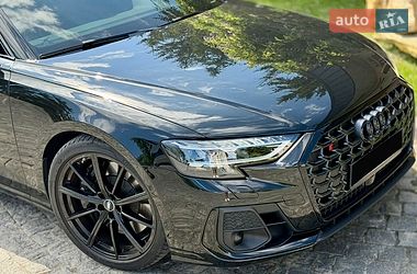 Седан Audi S8 2024 в Львове