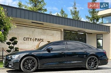 Седан Audi S8 2024 в Львове