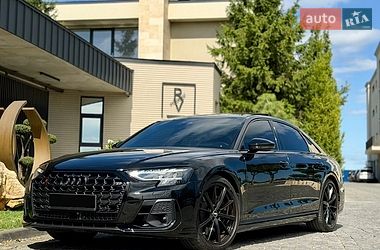 Седан Audi S8 2024 в Львове