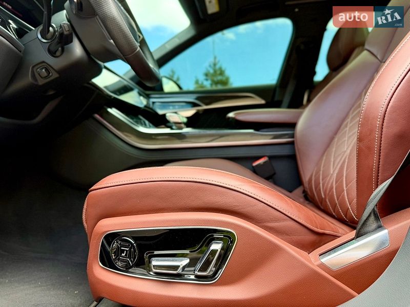 Седан Audi S8 2024 в Львове