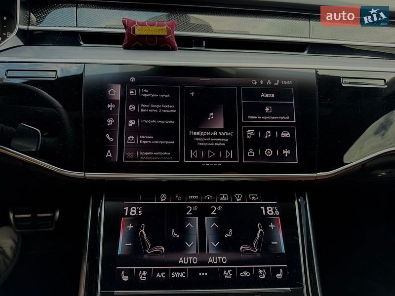 Седан Audi S8 2024 в Львове