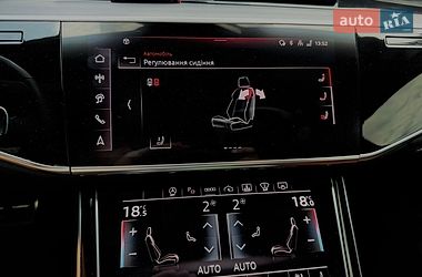 Седан Audi S8 2024 в Львове