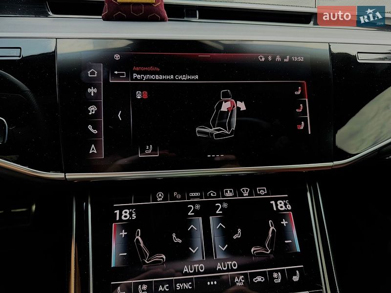 Седан Audi S8 2024 в Львове