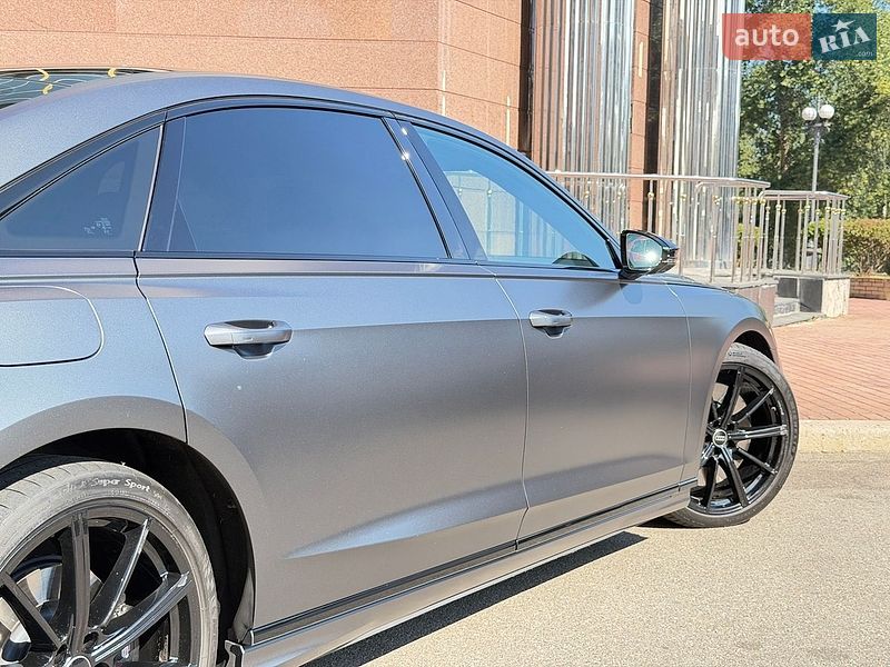 Седан Audi S8 2023 в Києві