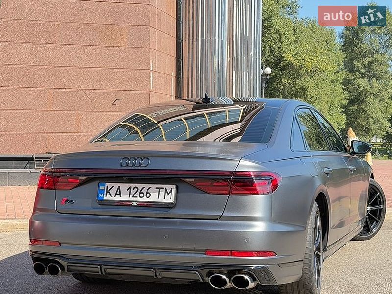 Седан Audi S8 2023 в Києві