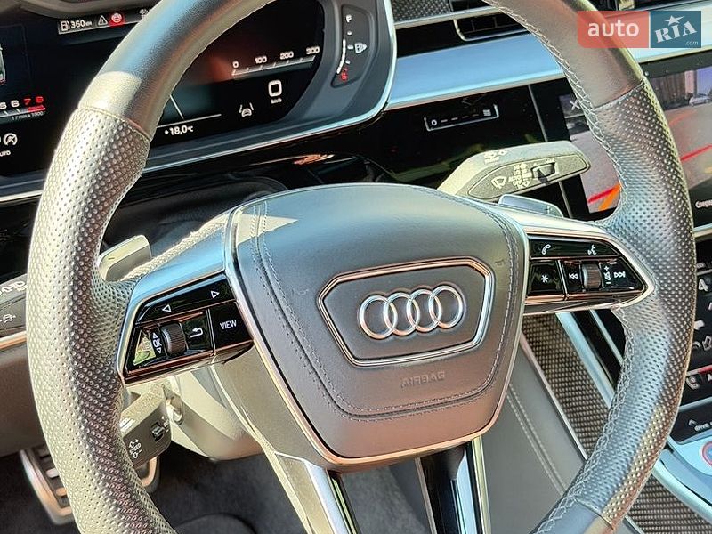 Седан Audi S8 2023 в Києві